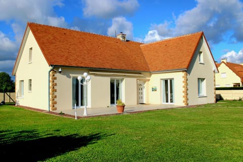 Property building, Patio, Patio, Day, Garden, Garden, Balcony/Terrace, Balcony/Terrace, Garden view, internet