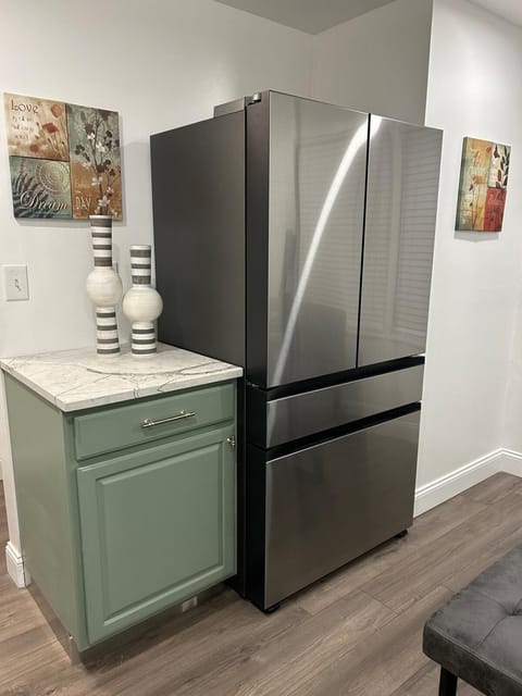 Kitchen or kitchenette, oven