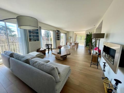 Le Saint-Cloud 155 m2 Located 15 Minutes from Paris Apartment in Saint-Cloud