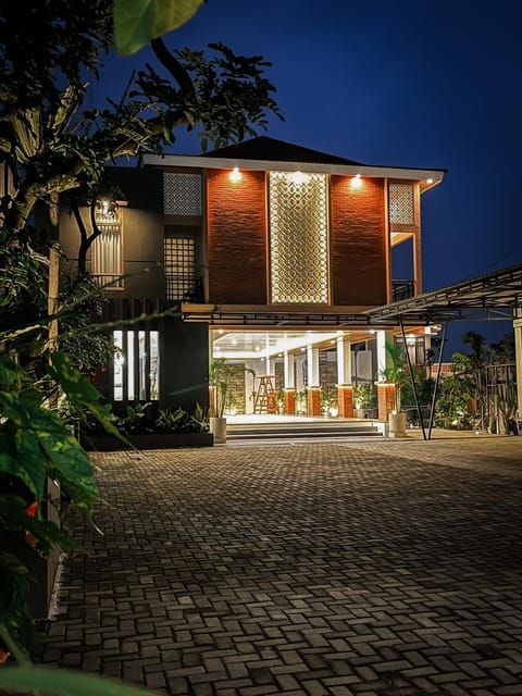 Property building, Night