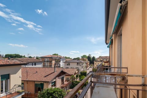 View (from property/room), Balcony/Terrace, City view