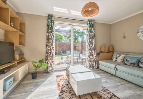 Garden, Living room, Seating area