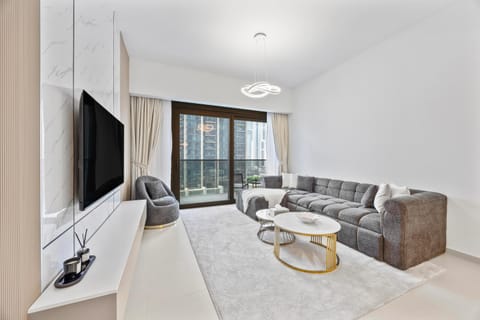 Property building, Restaurant/places to eat, Library, Library, Living room, Swimming pool, Breakfast