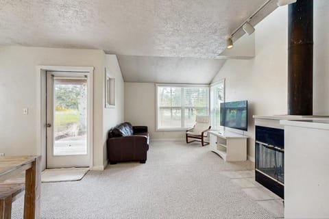 BareFoot Breeze House in Pacific City