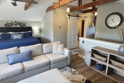 Rooftop Studio House in McMinnville