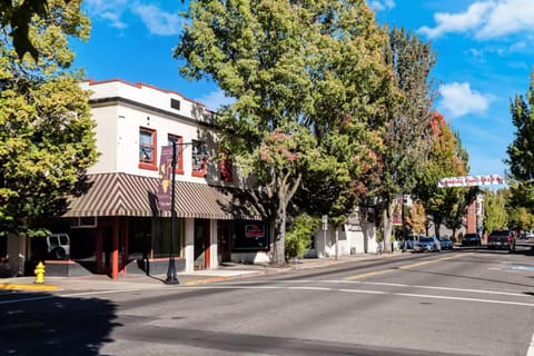 Rooftop Studio House in McMinnville