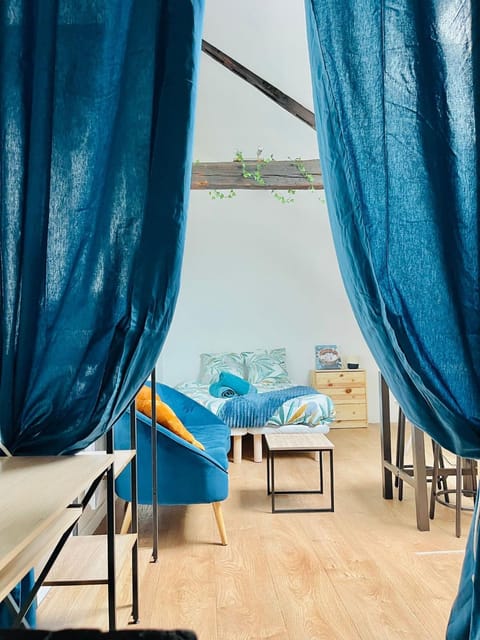 Le Nid Suspendu Apartment in Orléans