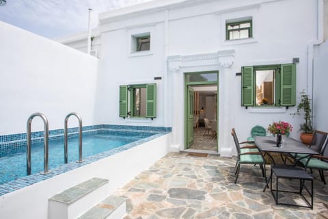 Patio, Day, Balcony/Terrace, Pool view, Swimming pool, Swimming pool