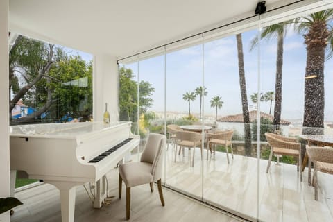 Communal lounge/ TV room, Living room