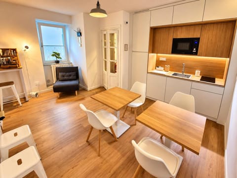 TV and multimedia, Kitchen or kitchenette, Living room, Seating area, Dining area, pet friendly, stove