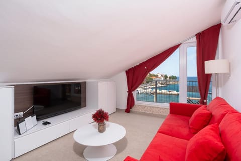 TV and multimedia, View (from property/room), Living room, Seating area