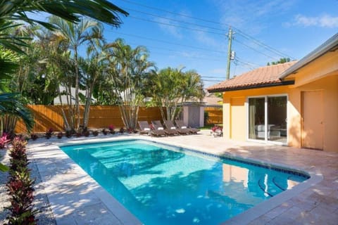 Beautiful Villa 4 BD 3 BA with Heated Private Pool, Close to Beach House in Boca Raton