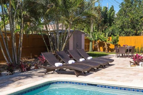 Beautiful Villa 4 BD 3 BA with Heated Private Pool, Close to Beach House in Boca Raton