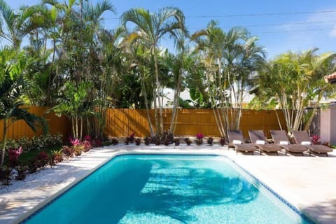 Beautiful Villa 4 BD 3 BA with Heated Private Pool, Close to Beach House in Boca Raton