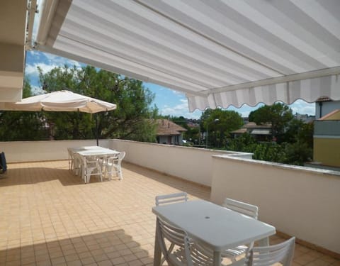 View (from property/room), Balcony/Terrace, Dining area