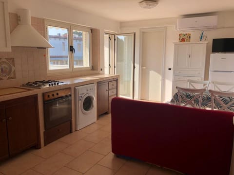 TV and multimedia, Kitchen or kitchenette, Living room, Dining area, stove, washing machine, air conditioner