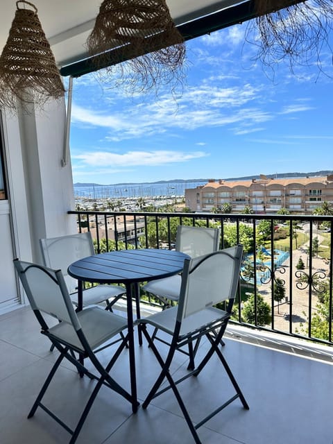 Property building, Natural landscape, View (from property/room), Balcony/Terrace, Sea view