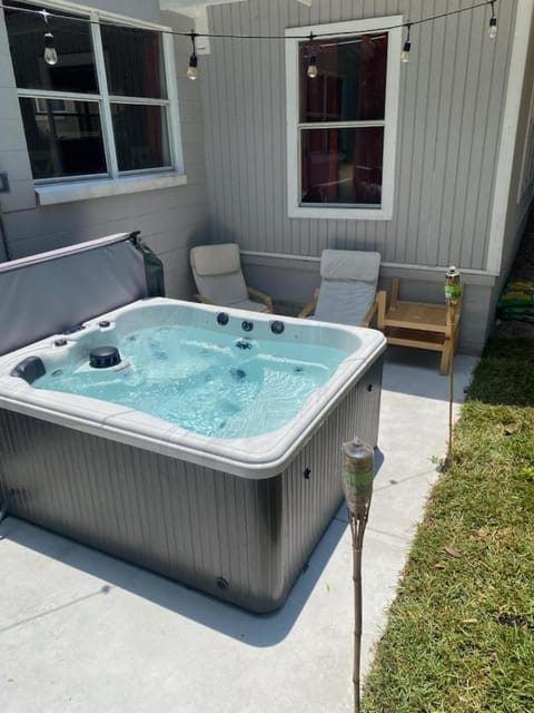 Orlando 3BR | Hot Tub + Parking + Pets House in Orlando