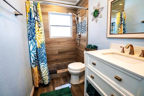 Tampa Clearwater BBQ, Pool, Spa, Canal House in Town N Country