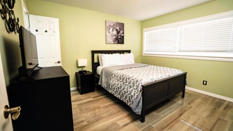 Tampa Clearwater BBQ, Pool, Spa, Canal House in Town N Country