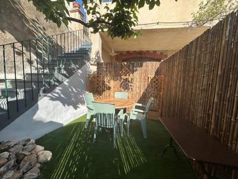 Patio, Garden, Dining area