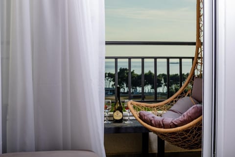 View (from property/room), Balcony/Terrace, Sea view
