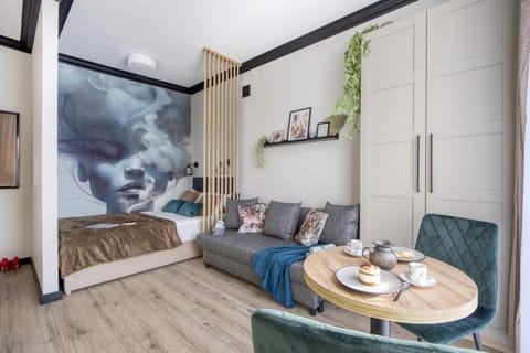 Bed, Living room, Photo of the whole room, Seating area, Dining area