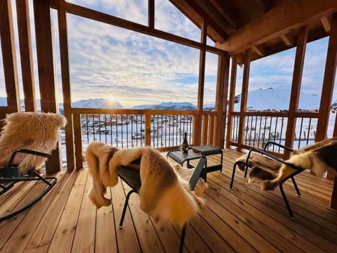 Balcony/Terrace, Mountain view
