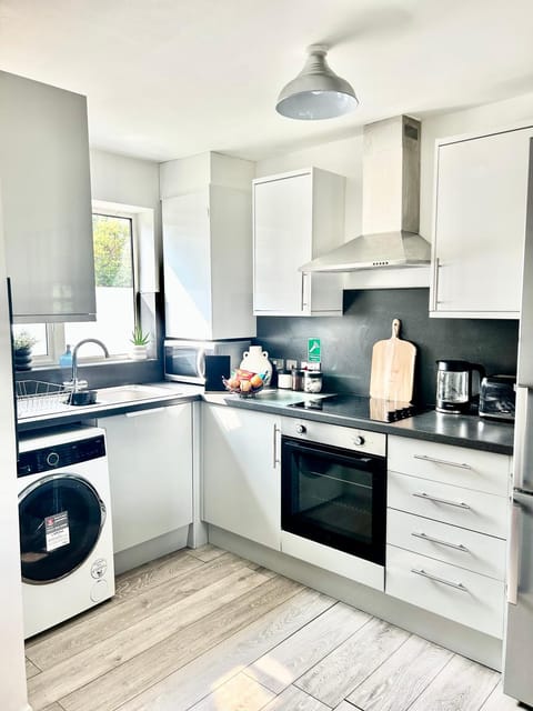 Restaurant/places to eat, oven, stove, kitchen