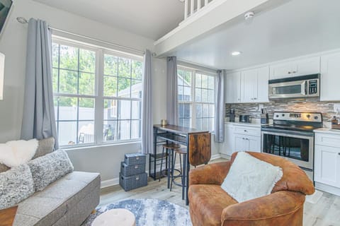 Cozy Tiny Home for 2! Short drive to the Beach! House in Carolina Forest