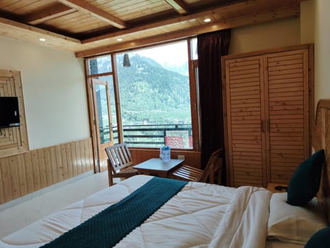 Bed, TV and multimedia, View (from property/room), Balcony/Terrace