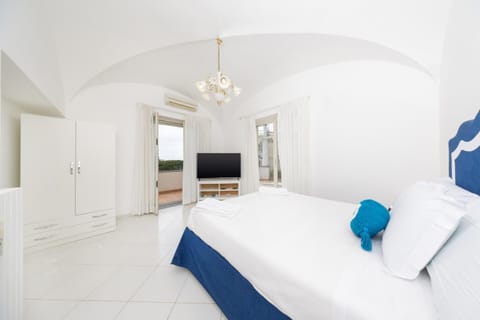 CapriGetaway - La Rosa Bianca House in Capri