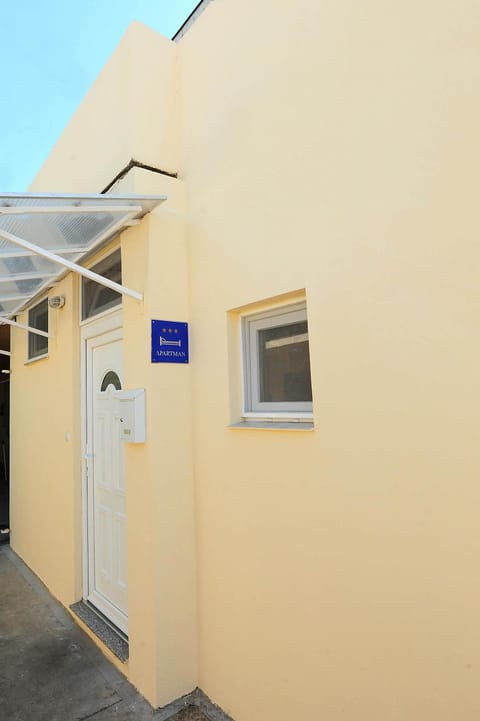 Facade/entrance, Off site, Neighbourhood