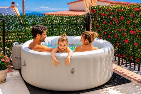 Day, Hot Tub, Swimming pool