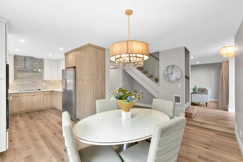 Solana Beach Escape, Beach Access, AC, Pools, Spa, Tennis Courts & Clubhouse Views House in Del Mar