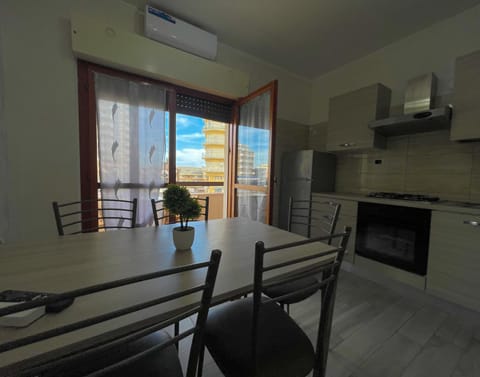 Kitchen or kitchenette, Dining area, oven, pet friendly, stove