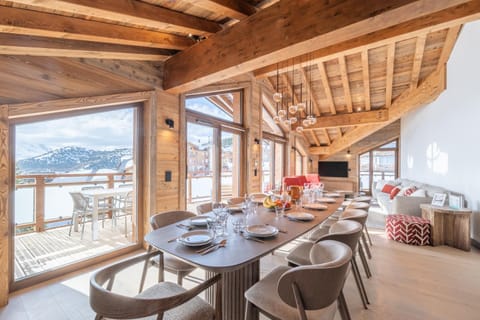 Natural landscape, Living room, Seating area, Dining area, Mountain view