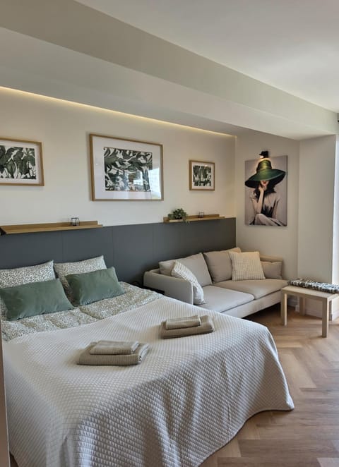 Living room, Photo of the whole room, Bedroom