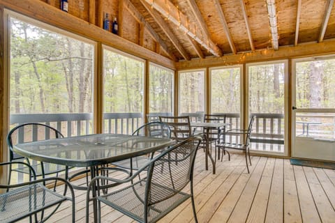 half Mi to Cooks Brook Beach Cape Code Gem with Deck House in North Eastham