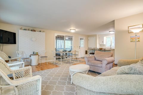 half Mi to Cooks Brook Beach Cape Code Gem with Deck House in North Eastham