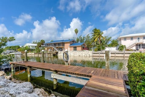 Adventures in Paradise - Waterfront Pool Home, 26' Dock House in Marathon