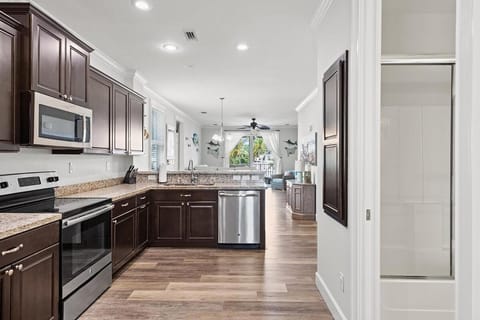 Adventures in Paradise - Waterfront Pool Home, 26' Dock House in Marathon