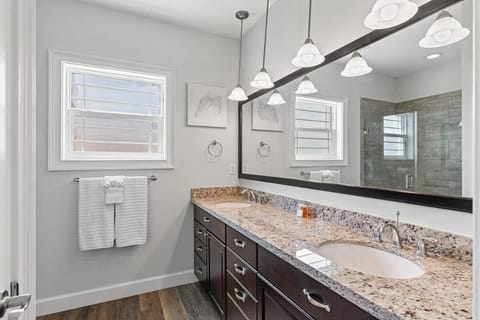 Adventures in Paradise - Waterfront Pool Home, 26' Dock House in Marathon