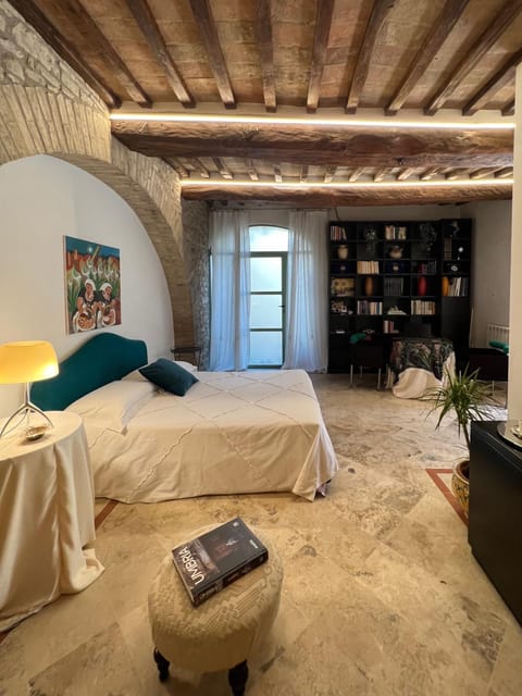 Living room, Photo of the whole room, Seating area, Bedroom, Garden view