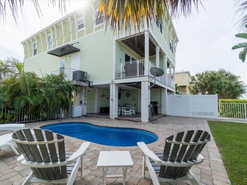 Adventures in Sombrero - Waterfron Pool Home, 26' Dock House in Marathon
