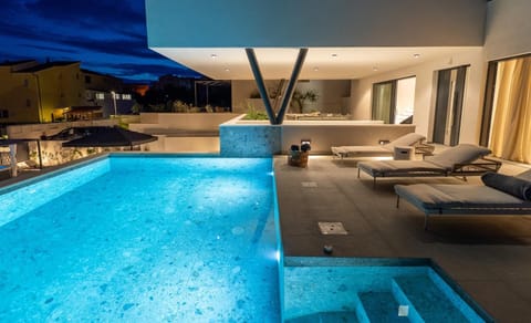 Property building, Swimming pool