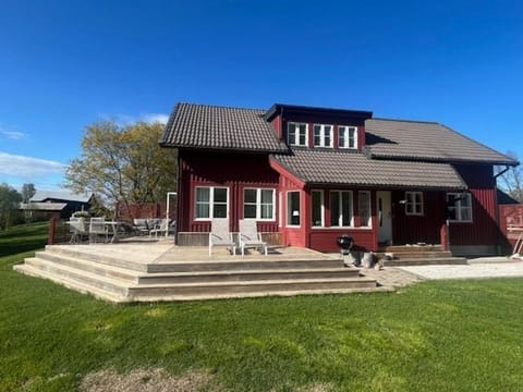 Property building, Patio, BBQ facilities, Garden