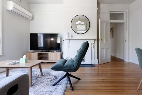 Modern Comfort 2-bedroom hideaway in Balfour House in Launceston