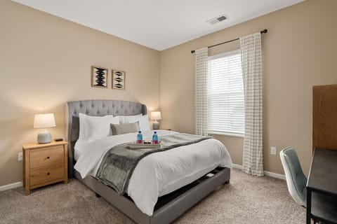 Cozy Dublin 2BR 1st Floor Easy Free Parking! Apartment in Hilliard