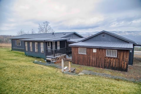 Purple Parrot House in Keuka Lake
